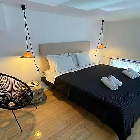 Noah Loft In Center Of 4*